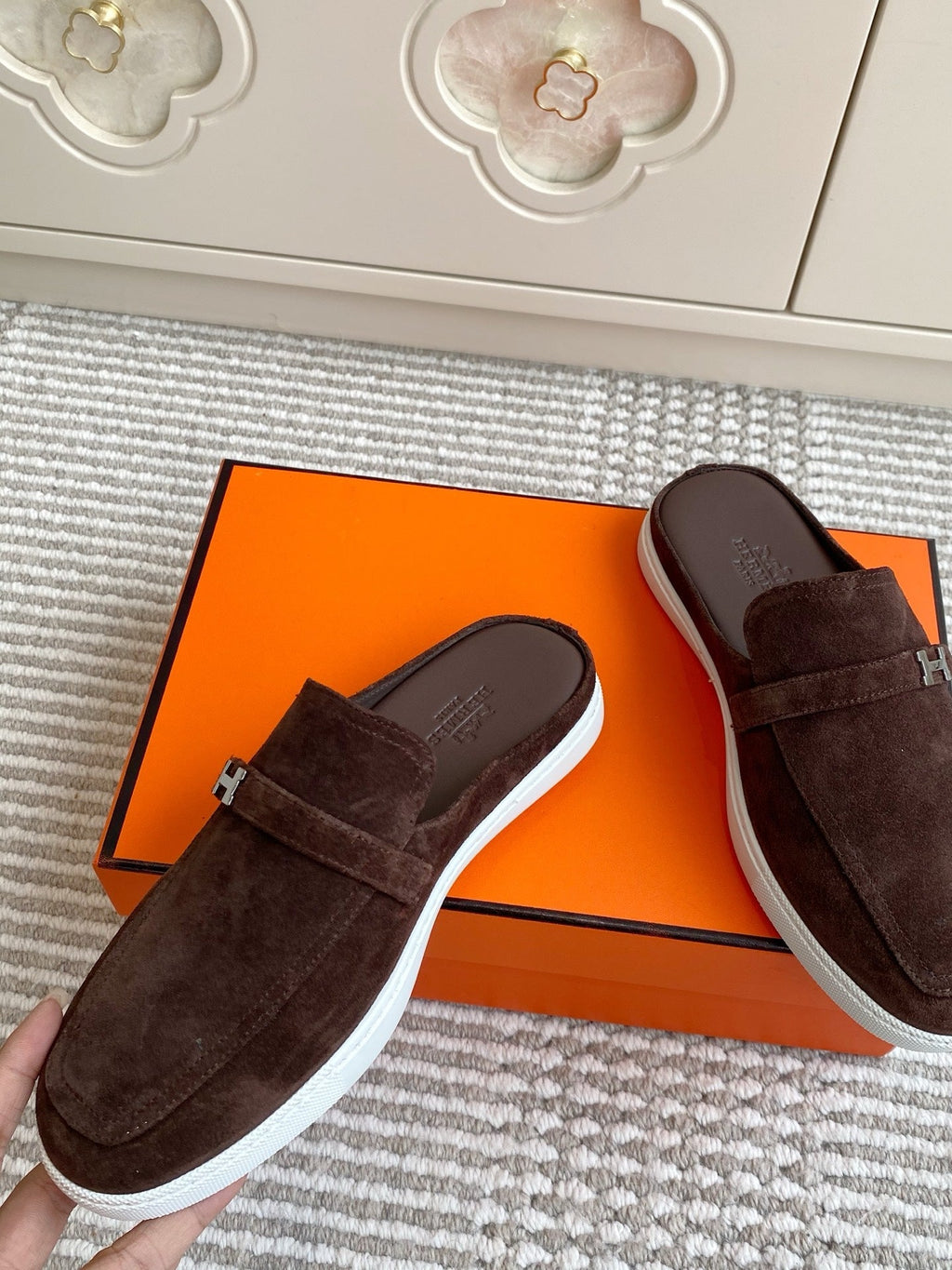 25S MULES IN DARK BROWN SUEDE WITH SILVER HARDWARE