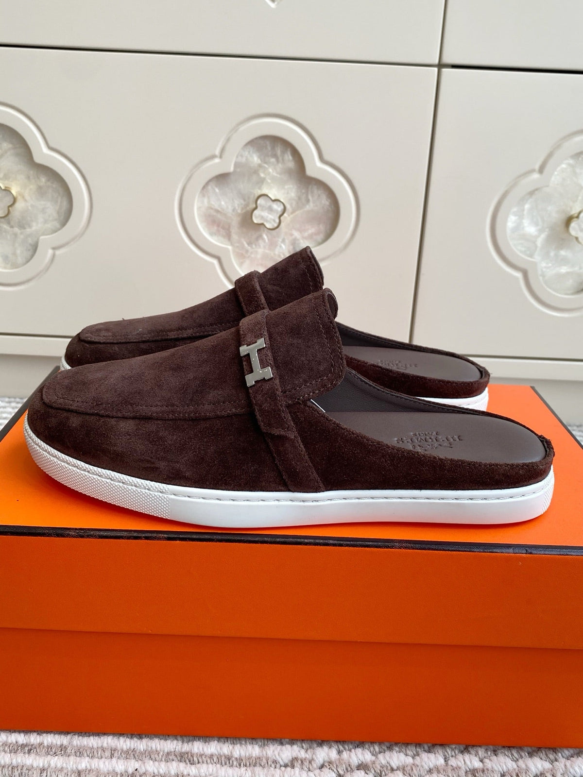 25S MULES IN DARK BROWN SUEDE WITH SILVER HARDWARE