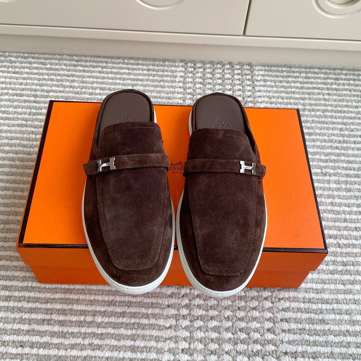 25S MULES IN DARK BROWN SUEDE WITH SILVER HARDWARE