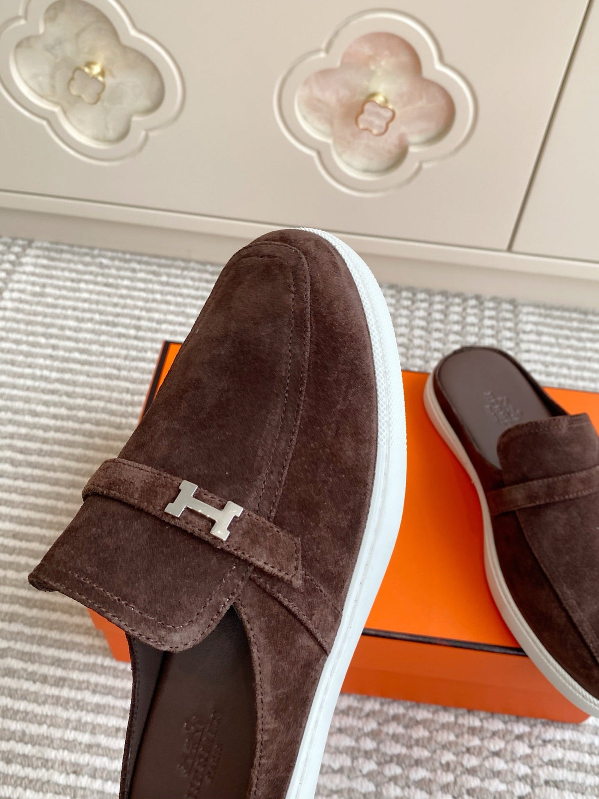 25S MULES IN DARK BROWN SUEDE WITH SILVER HARDWARE