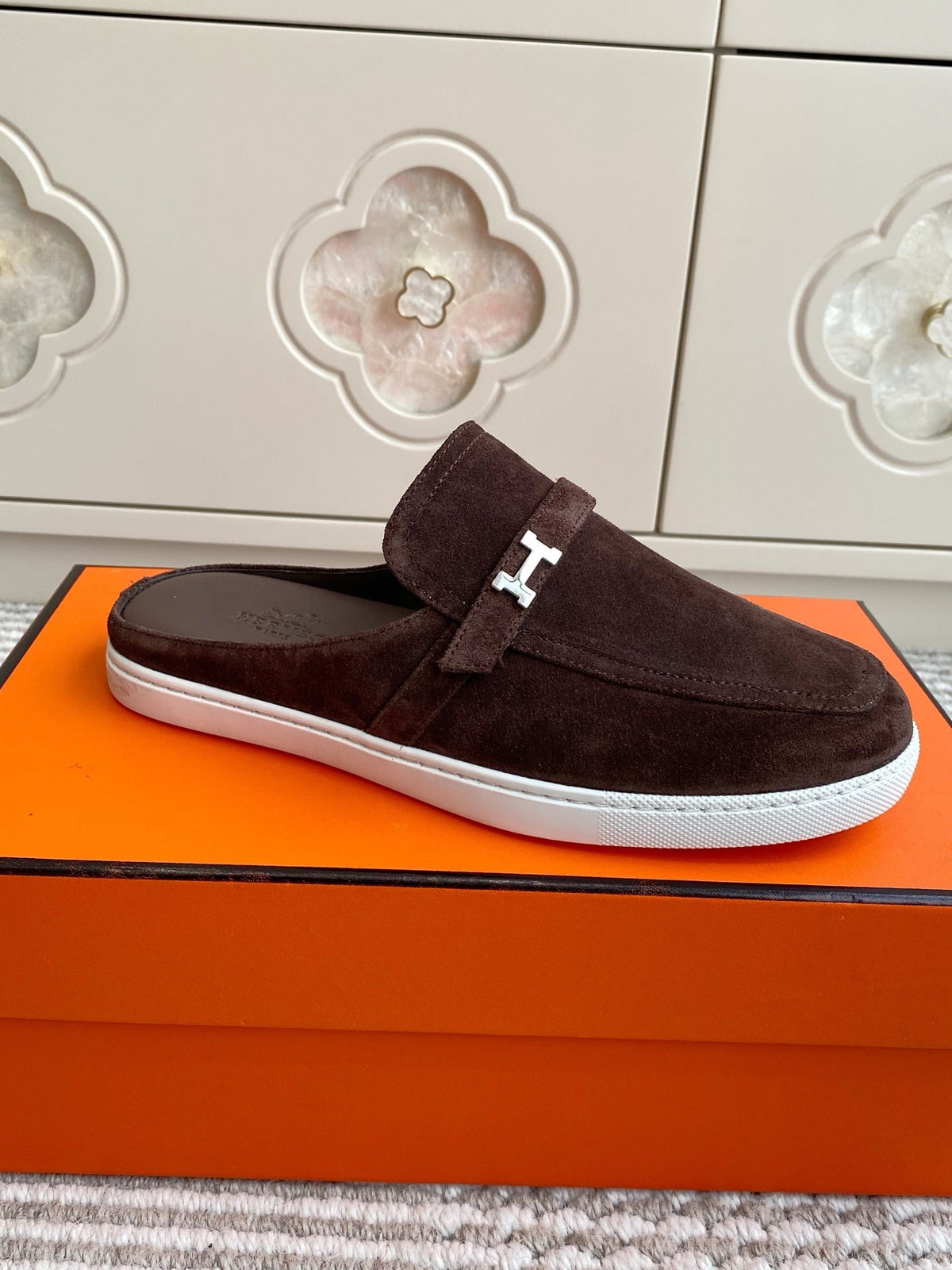 25S MULES IN DARK BROWN SUEDE WITH SILVER HARDWARE